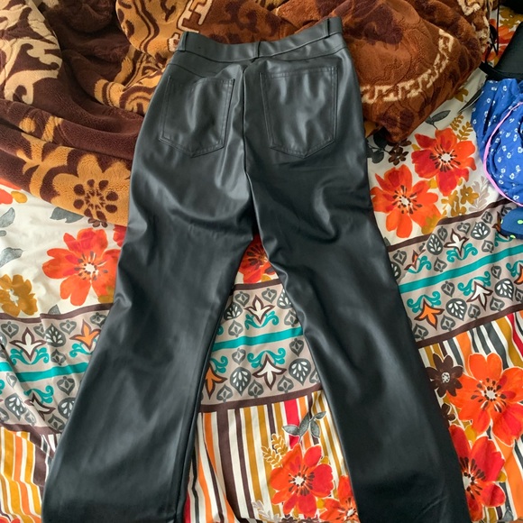 ZARA BLACK LEATHER PANTS STRAIGHT CUR SIZE MEDIUM GREAT CONDITION - Picture 3 of 4